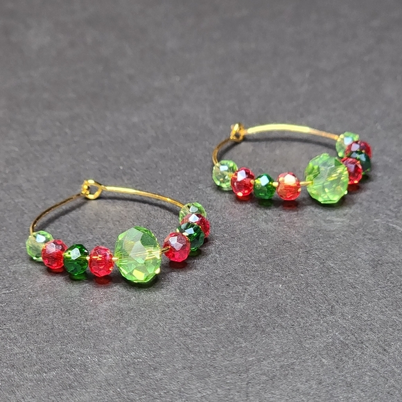 Christmas Red & Green Briolette Crystal Beaded Gold Hoops 1" Earrings Handmade - Picture 3 of 5